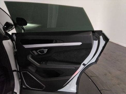 Used 2020 Lamborghini Urus image 42