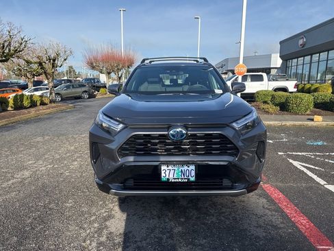 Used 2022 Toyota RAV4 SE w/ Convenience Package image 2