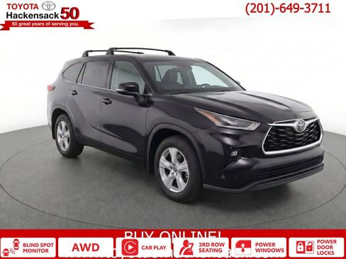 Used 2023 Toyota Highlander LE AWD/4WD image 1
