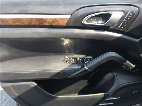 Used 2016 Porsche Cayenne S AWD/4WD image 11