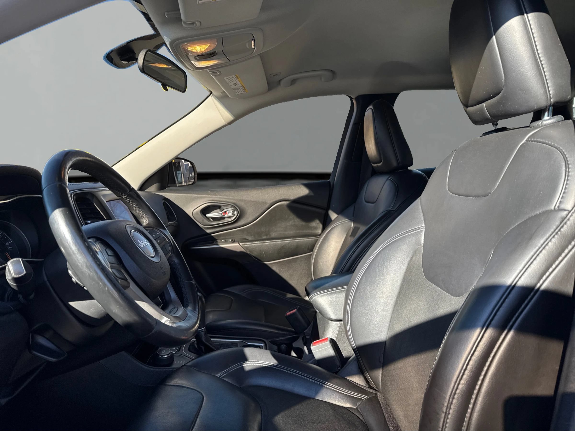 Used 2019 Jeep Cherokee Latitude Plus AWD/4WD image 9