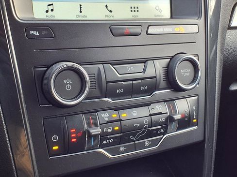 Used 2018 Ford Explorer XLT w/ Equipment Group 202A image 14