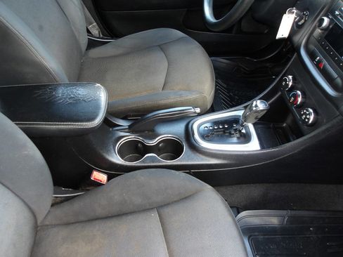Used 2013 Dodge Avenger SE image 15