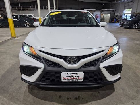 Used 2021 Toyota Camry SE FWD image 19