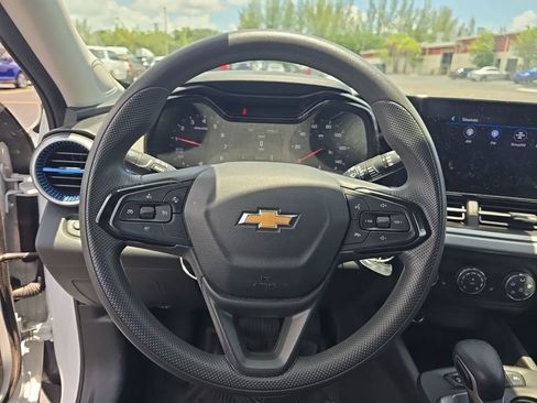 Used 2024 Chevrolet Trax LS w/ LS Convenience Package FWD image 17