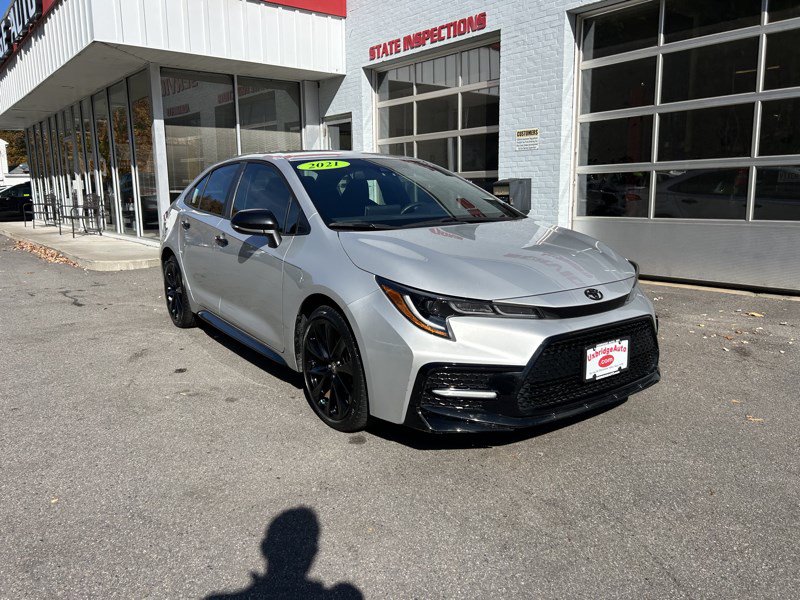 Used 2021 Toyota Corolla SE FWD image 2