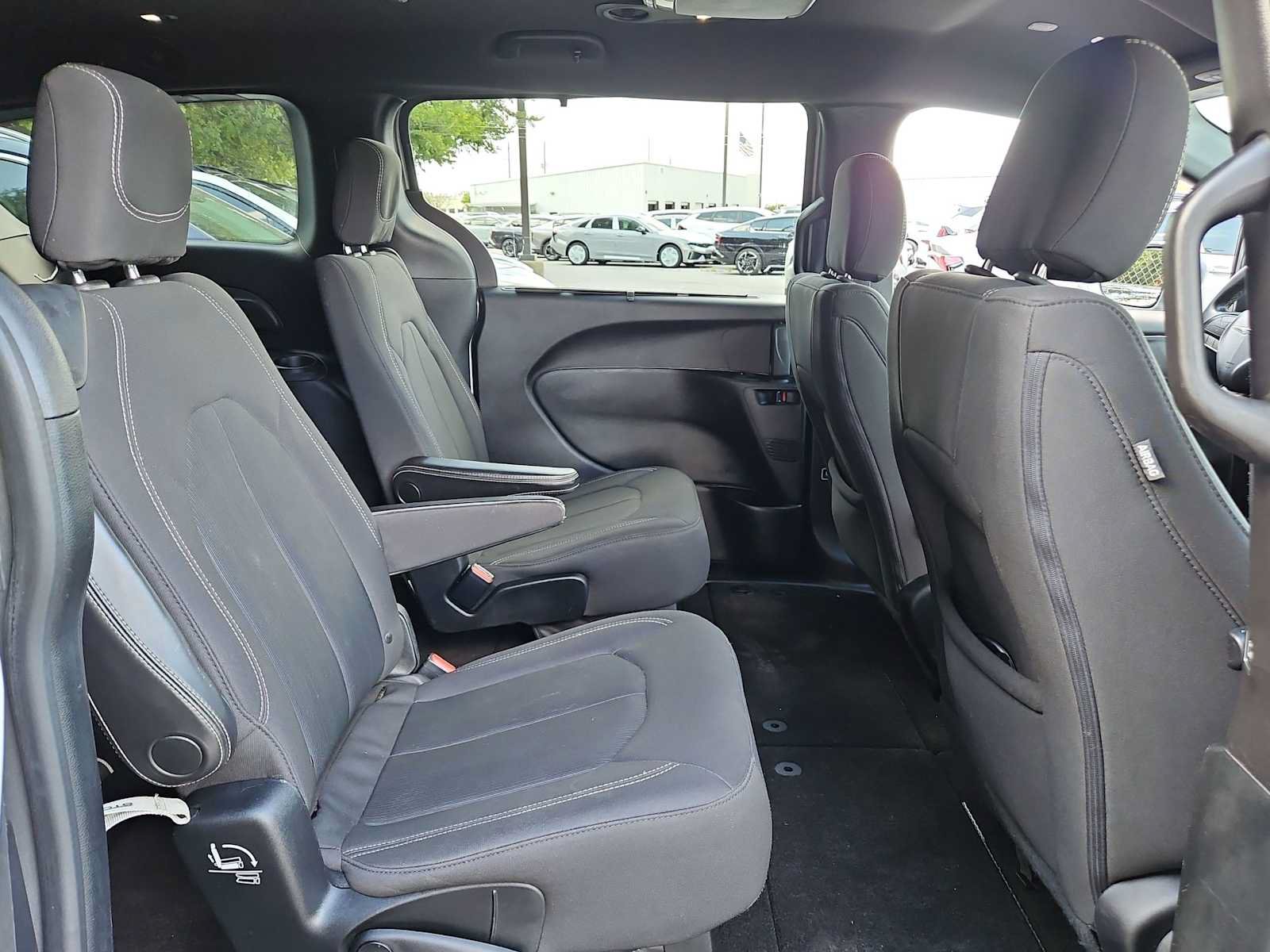 Used 2018 Chrysler Pacifica Touring Plus w/ S Appearance Package FWD image 26