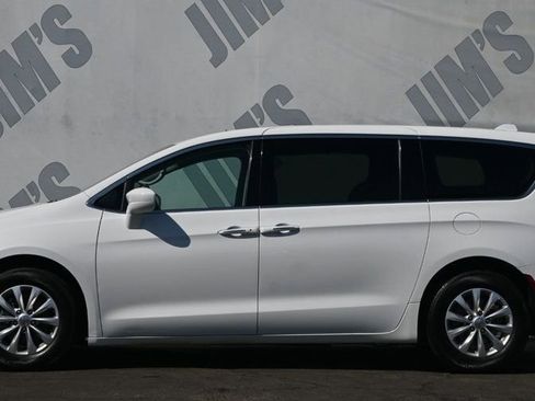 Used 2018 Chrysler Pacifica Touring Plus image 6