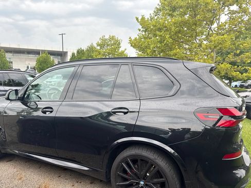 Used 2025 BMW X5 xDrive40i w/ M Sport Package AWD/4WD image 4