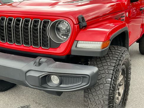 Used 2022 Jeep Wrangler Unlimited Sahara w/ LED Lighting Group AWD/4WD image 11
