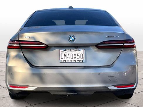 Used 2026 BMW i5 eDrive40 w/ Premium Package image 7