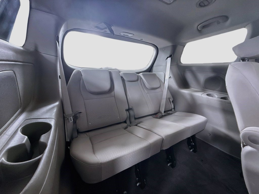 Used 2018 Kia Sedona L FWD image 37
