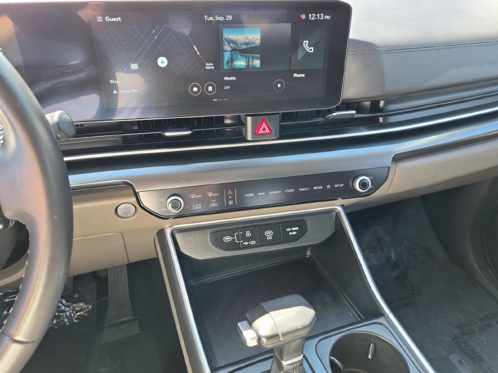 Used 2025 Kia Carnival FWD image 19