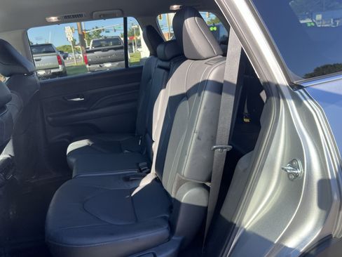 Used 2024 Toyota Grand Highlander AWD image 23
