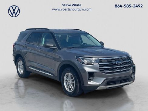 Used 2025 Ford Explorer Active AWD/4WD image 1