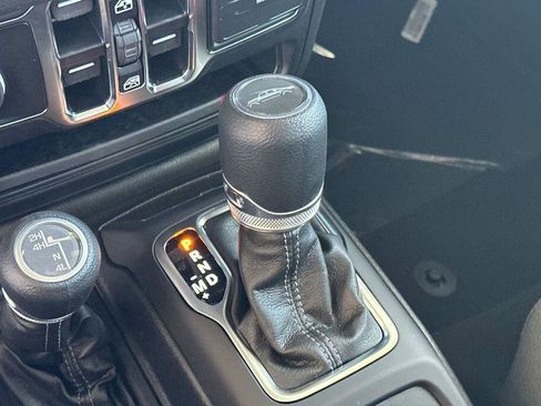 New 2025 Jeep Gladiator Sport image 17