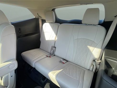 Used 2024 Buick Enclave Avenir w/ Avenir Technology Package image 17