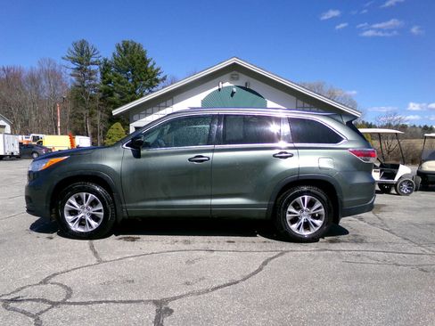 Used 2015 Toyota Highlander XLE image 2