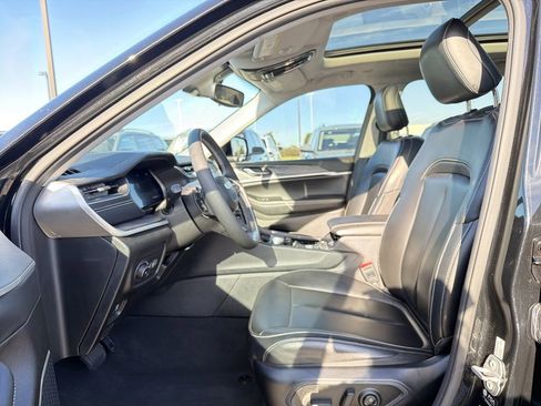 Used 2023 Jeep Grand Cherokee L Limited w/ Black Appearance Package image 11