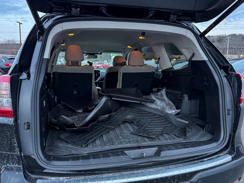 Certified 2023 Subaru Ascent Premium w/ Convenience Package image 13