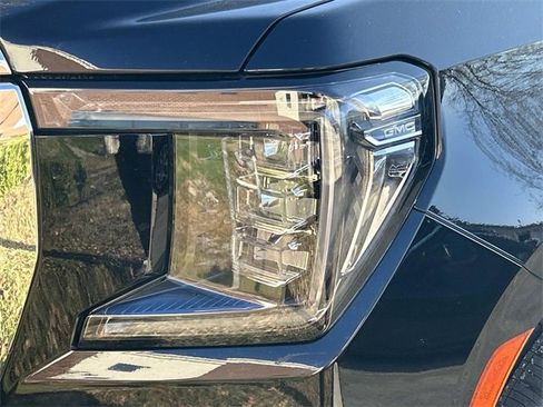 Used 2021 GMC Yukon XL SLT image 8