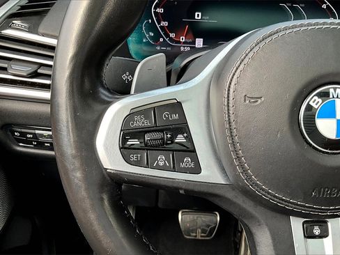 Used 2022 BMW X7 M50i image 11