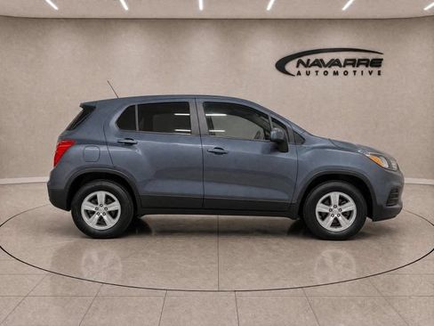 Used 2022 Chevrolet Trax LS w/ Tint and Cruise Package AWD/4WD image 8