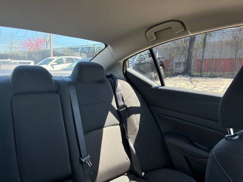 Used 2025 Nissan Altima 2.5 SV image 32