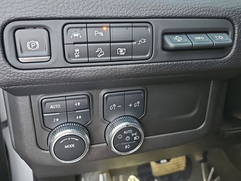 Used 2022 GMC Yukon Denali image 24