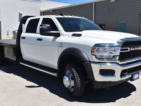 Used 2024 RAM 5500 Tradesman w/ Chrome Appearance Group AWD/4WD image 3