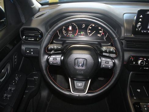 Used 2025 Honda Pilot TrailSport image 20