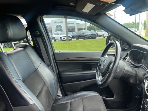 Used 2021 Jeep Grand Cherokee Laredo X RWD image 15