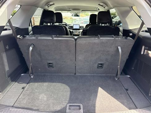 Used 2023 Ford Explorer Limited AWD/4WD image 9