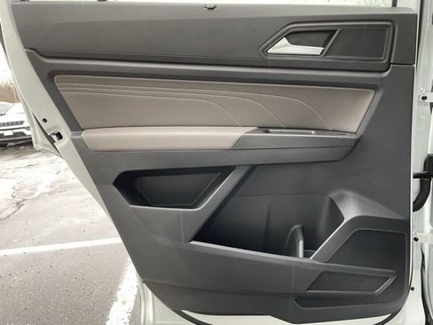 Used 2023 Volkswagen Atlas SE image 23