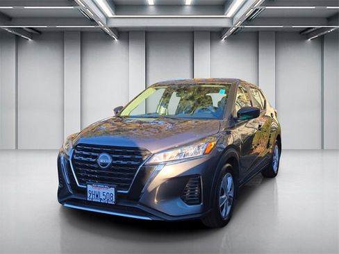 Used 2023 Nissan Kicks S image 3