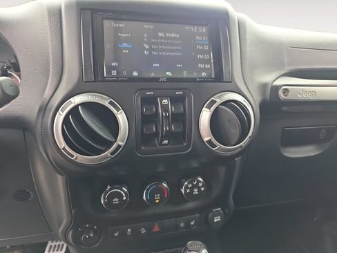 Used 2016 Jeep Wrangler Unlimited Sahara w/ Max Tow Package AWD/4WD image 10