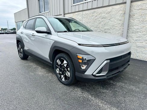 Used 2024 Hyundai Kona SEL w/ Convenience Package FWD image 2