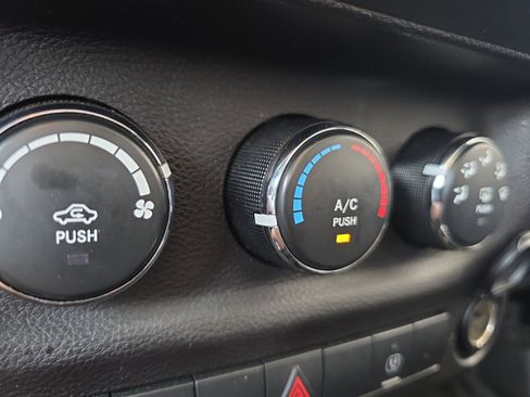 Used 2017 Jeep Wrangler Unlimited Sport AWD/4WD image 14