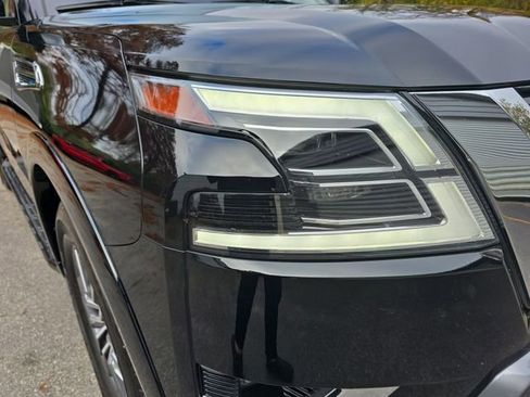 Used 2024 Nissan Armada SL w/ Captain's Chairs Package image 13