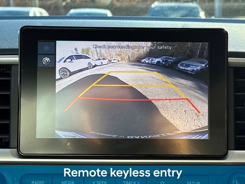 Used 2024 Hyundai Venue SEL image 24