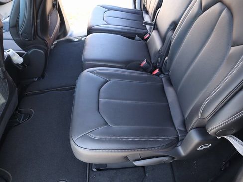 New 2026 Chrysler Pacifica Select FWD image 12