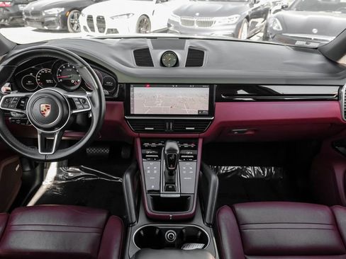 Used 2019 Porsche Cayenne image 12