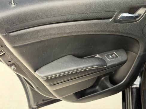 Used 2013 Chrysler 300 S image 18