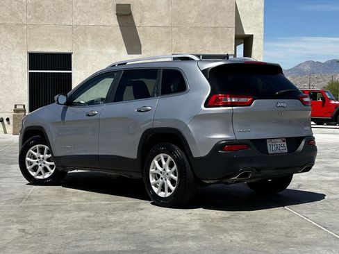 Used 2017 Jeep Cherokee Latitude w/ Safety/Convenience Group AWD/4WD image 6