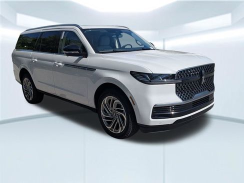 New 2026 Lincoln Navigator L Reserve AWD/4WD image 9