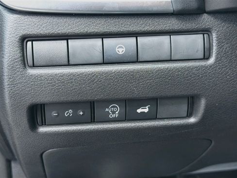 Used 2024 Nissan Rogue SV FWD image 33