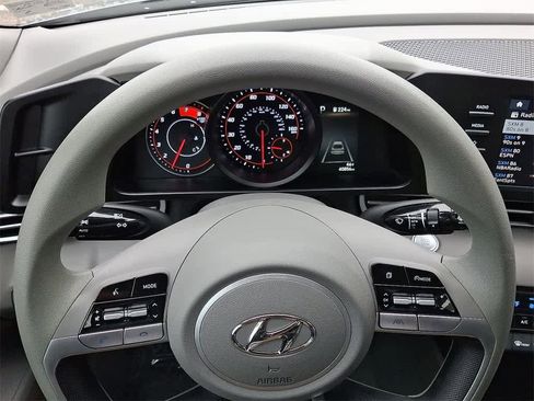 Used 2023 Hyundai Elantra SEL w/ Preferred Accessory Package image 18