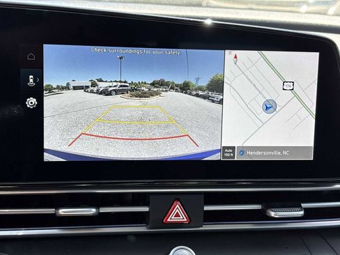 Used 2025 Hyundai Elantra SEL FWD image 15
