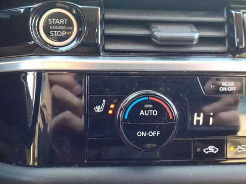 Used 2023 Nissan Pathfinder SL image 17