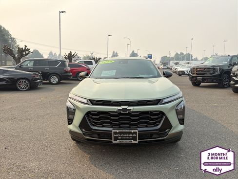 Used 2025 Chevrolet Trax ACTIV w/ Sunroof Package FWD image 8